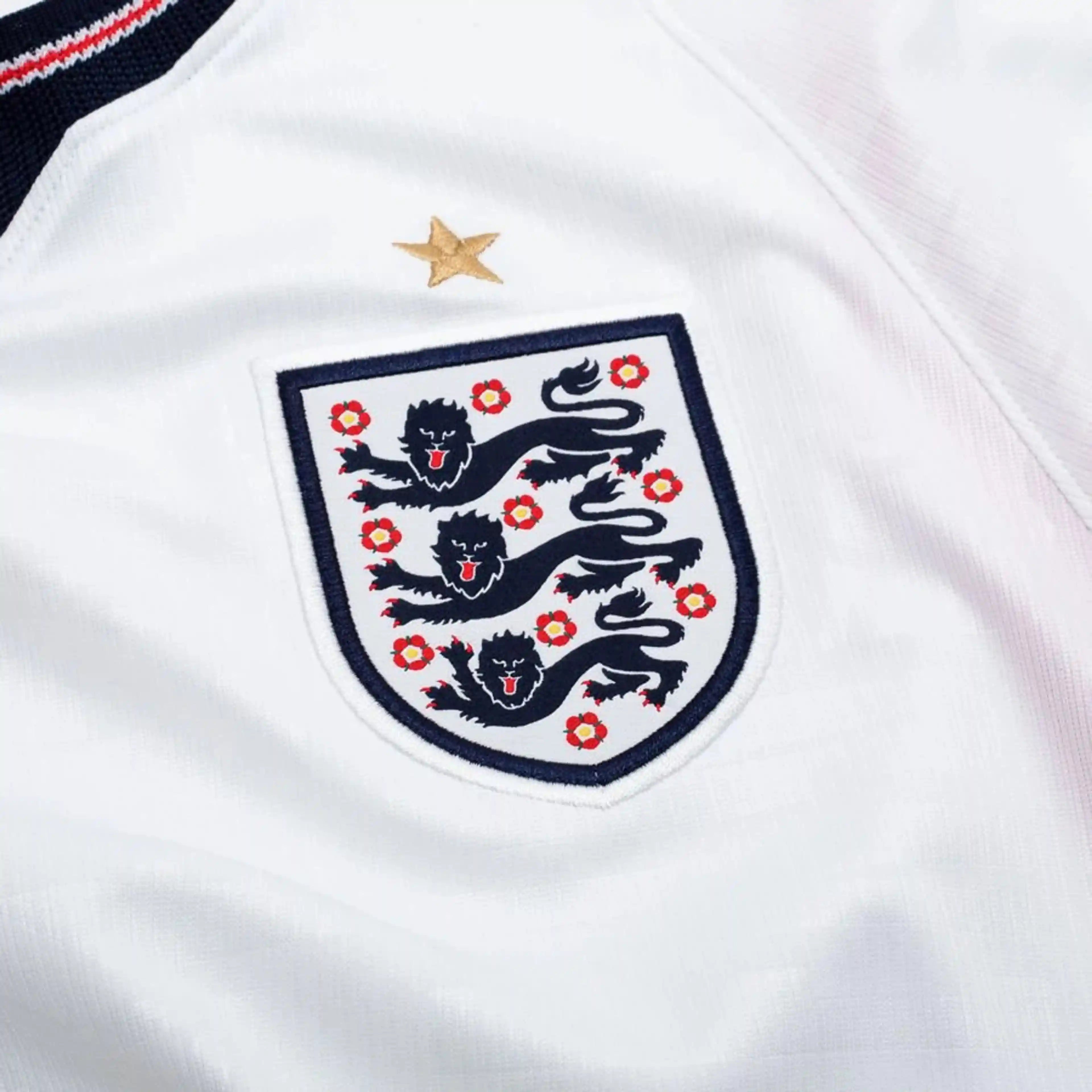 Equipación local de Inglaterra 2026